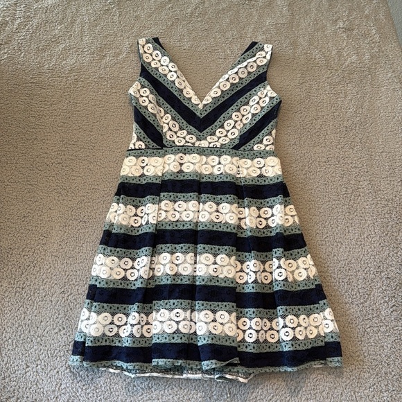 NSR Women Sleeveless Deep V Neck Lace Midi A Line Dress - Picture 5 of 5